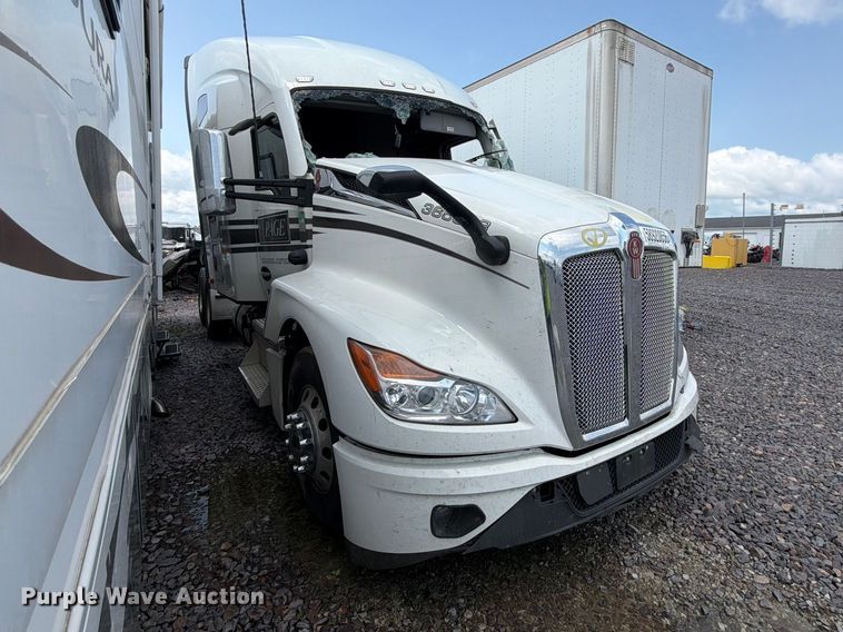 image for item YA4300 2024 Kenworth T680 semi truck