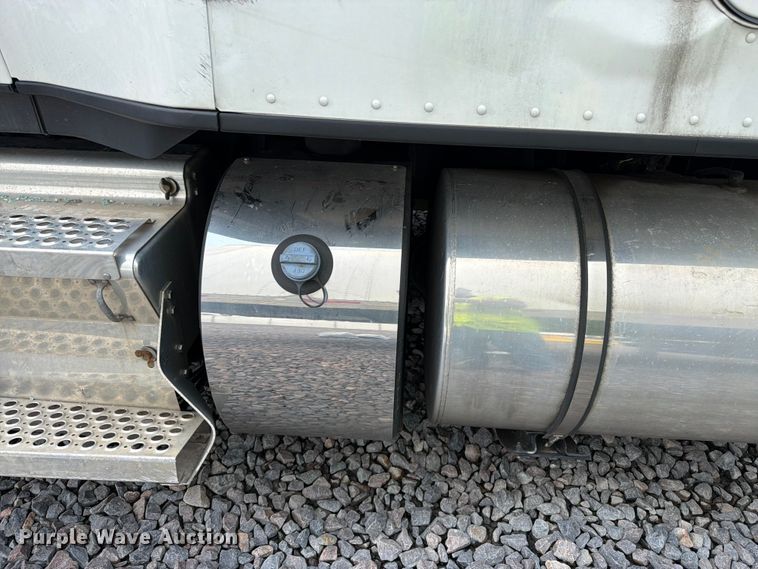 image for item YA4300 2024 Kenworth T680 semi truck