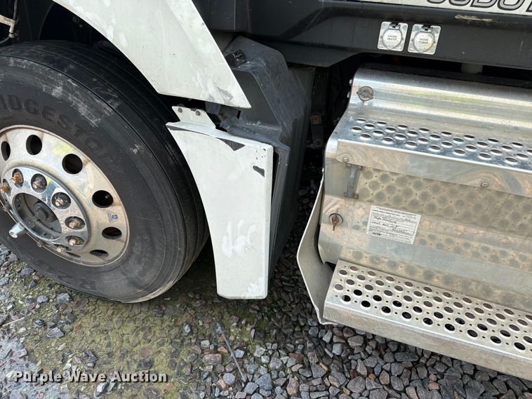 image for item YA4300 2024 Kenworth T680 semi truck