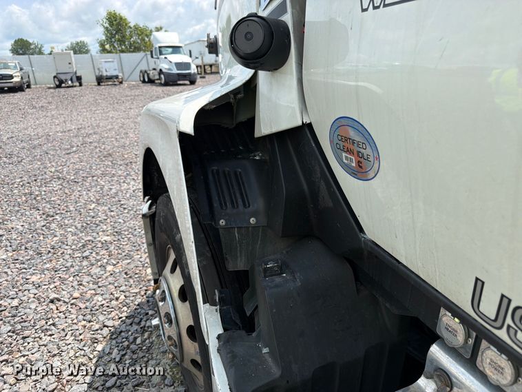 image for item YA4300 2024 Kenworth T680 semi truck