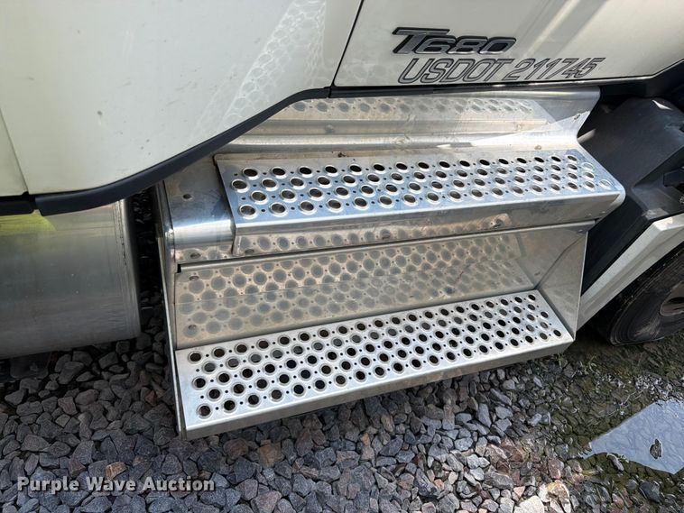 image for item YA4300 2024 Kenworth T680 semi truck