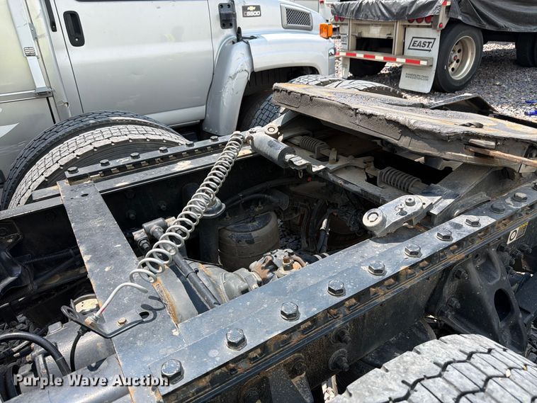 image for item YA4300 2024 Kenworth T680 semi truck