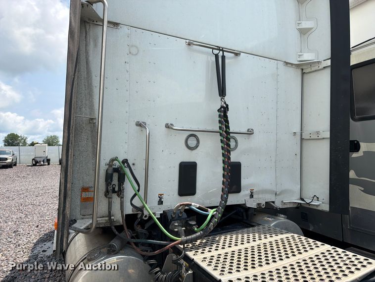 image for item YA4300 2024 Kenworth T680 semi truck