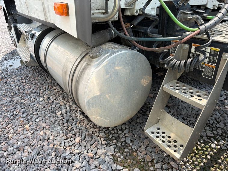 image for item YA4300 2024 Kenworth T680 semi truck