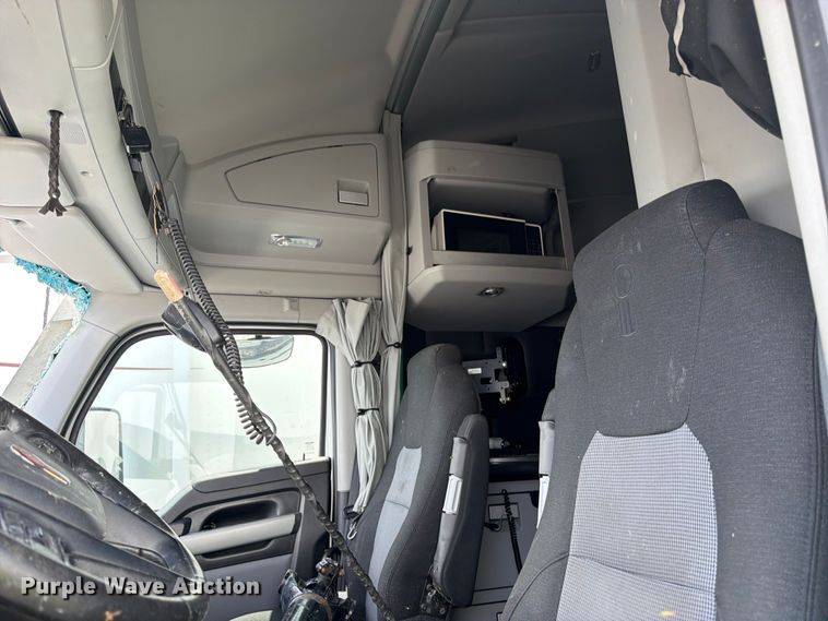 image for item YA4300 2024 Kenworth T680 semi truck