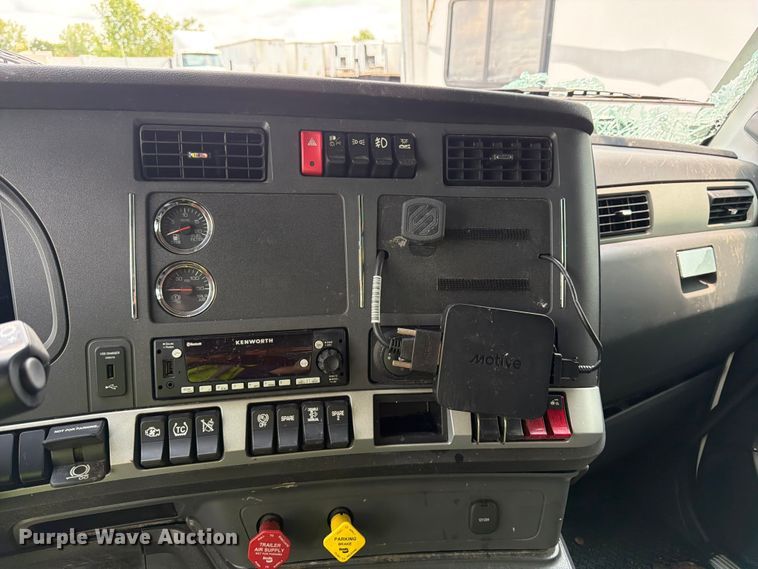 image for item YA4300 2024 Kenworth T680 semi truck
