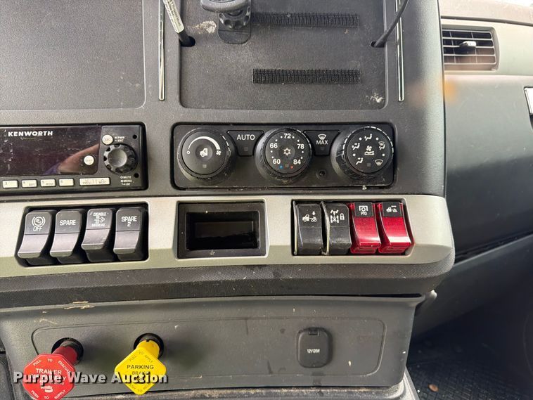 image for item YA4300 2024 Kenworth T680 semi truck