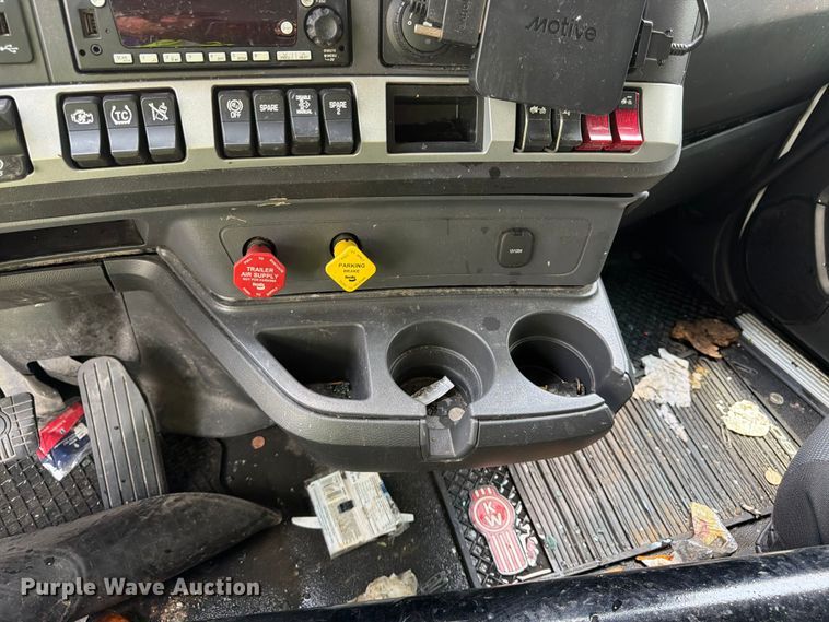 image for item YA4300 2024 Kenworth T680 semi truck