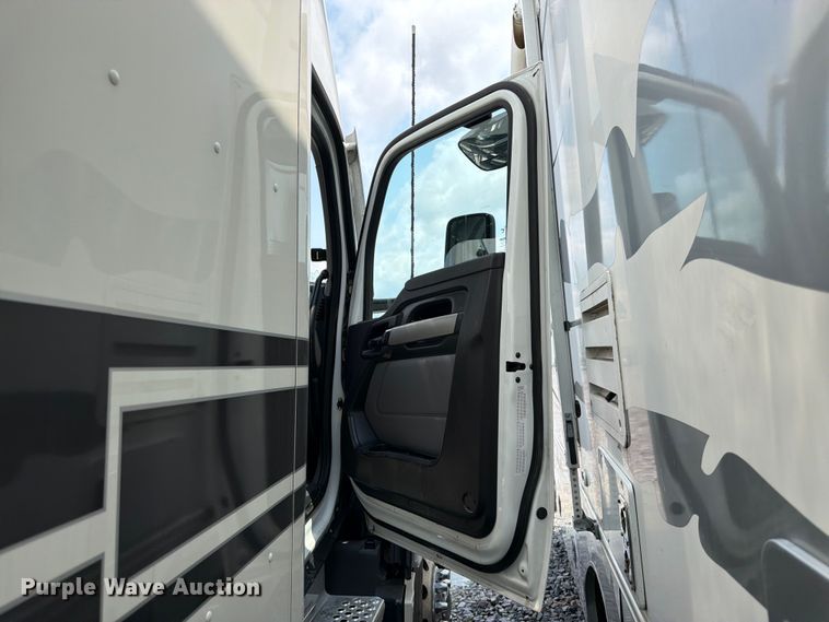 image for item YA4300 2024 Kenworth T680 semi truck