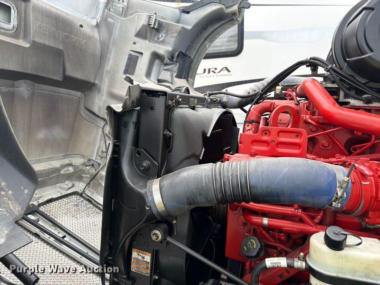 image for item YA4300 2024 Kenworth T680 semi truck