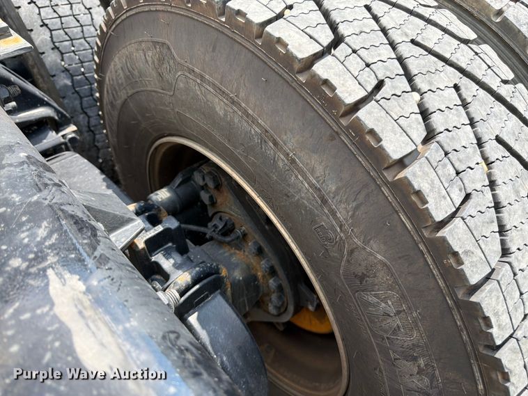 image for item YA4300 2024 Kenworth T680 semi truck