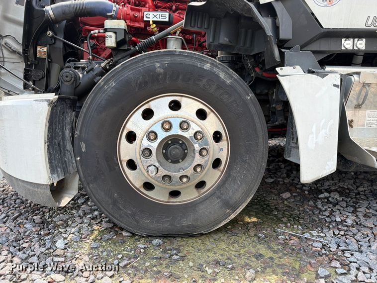 image for item YA4300 2024 Kenworth T680 semi truck