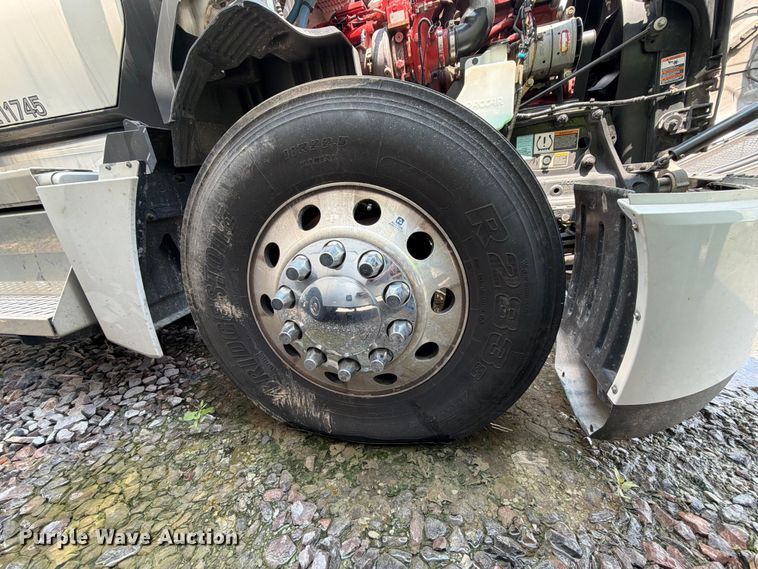 image for item YA4300 2024 Kenworth T680 semi truck