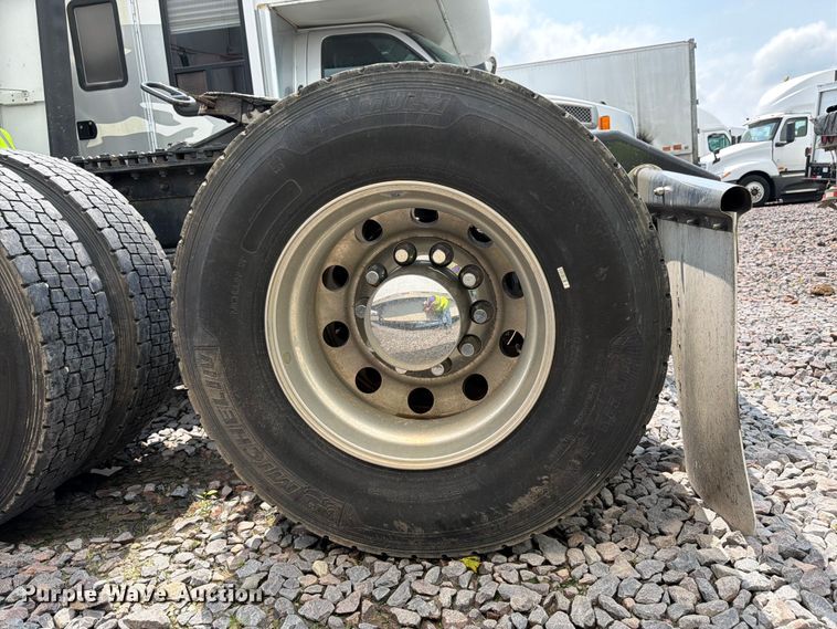image for item YA4300 2024 Kenworth T680 semi truck