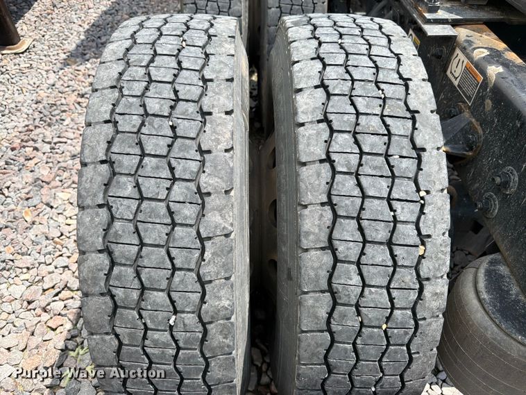 image for item YA4300 2024 Kenworth T680 semi truck