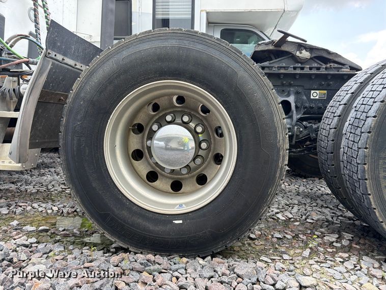 image for item YA4300 2024 Kenworth T680 semi truck