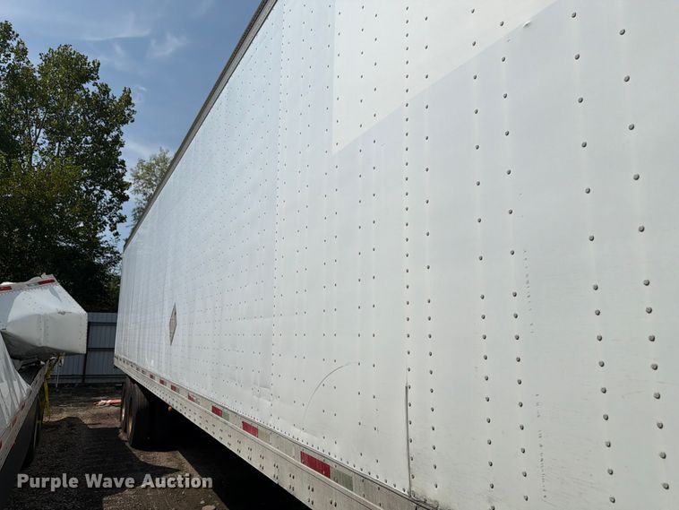 image for item YA4319 2004 Utility dry van trailer