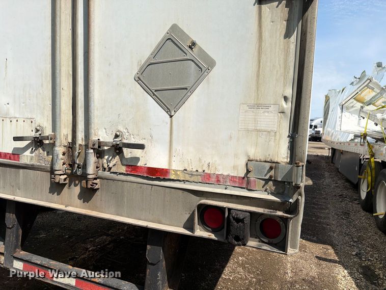image for item YA4319 2004 Utility dry van trailer