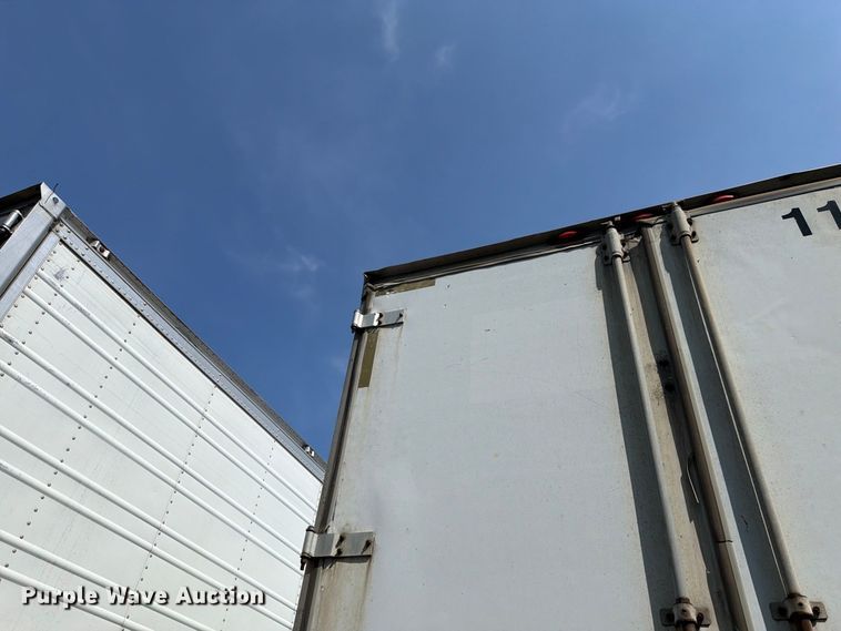 image for item YA4319 2004 Utility dry van trailer