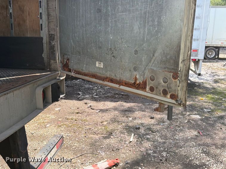 image for item YA4319 2004 Utility dry van trailer