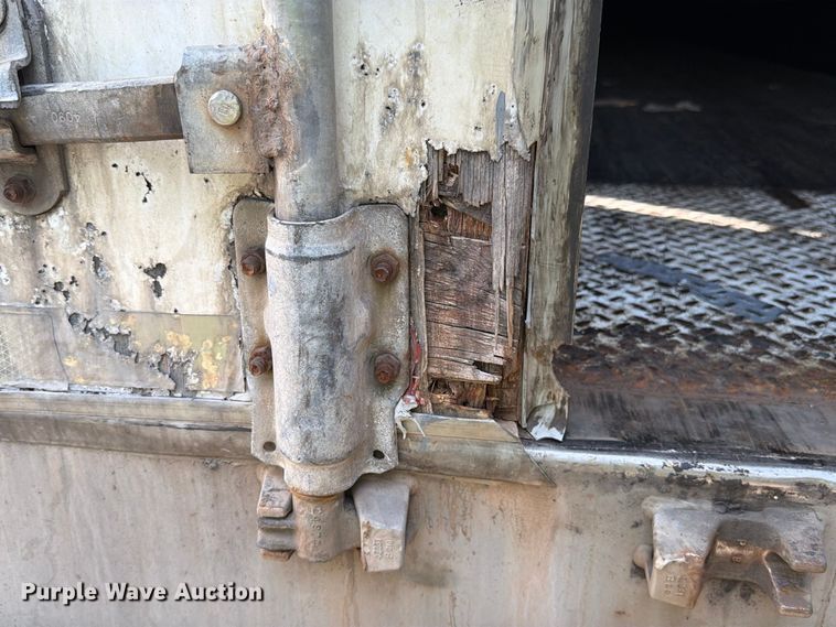 image for item YA4319 2004 Utility dry van trailer