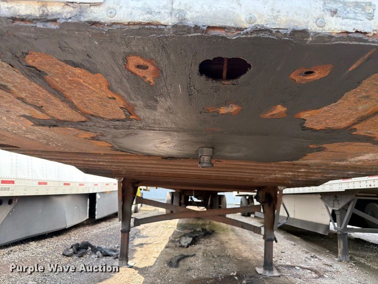 image for item YA4319 2004 Utility dry van trailer