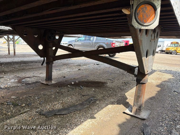 image for item YA4319 2004 Utility dry van trailer