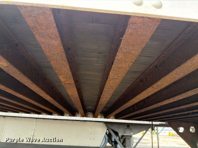 image for item YA4319 2004 Utility dry van trailer
