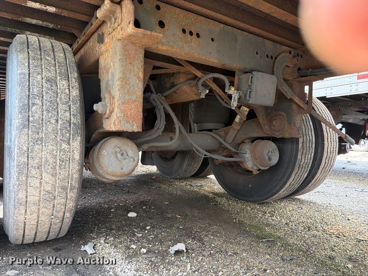 image for item YA4319 2004 Utility dry van trailer