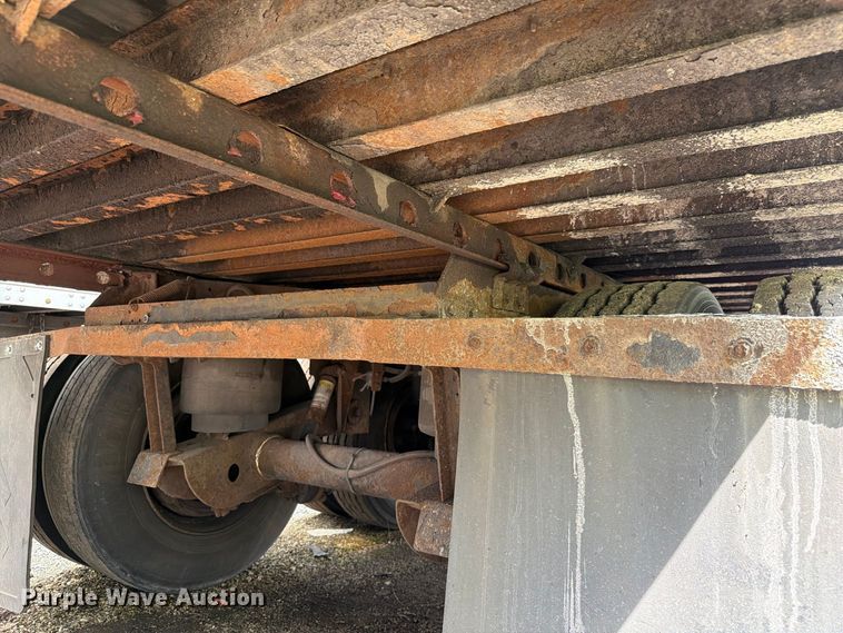 image for item YA4319 2004 Utility dry van trailer