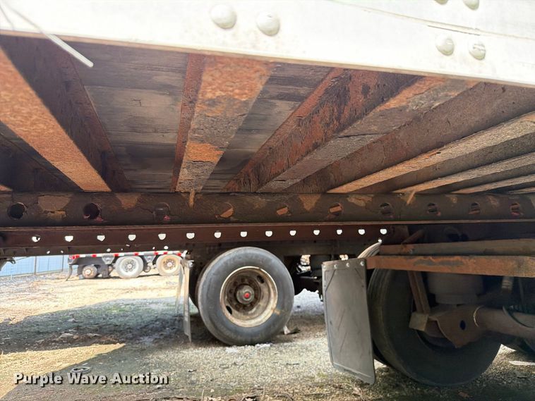 image for item YA4319 2004 Utility dry van trailer