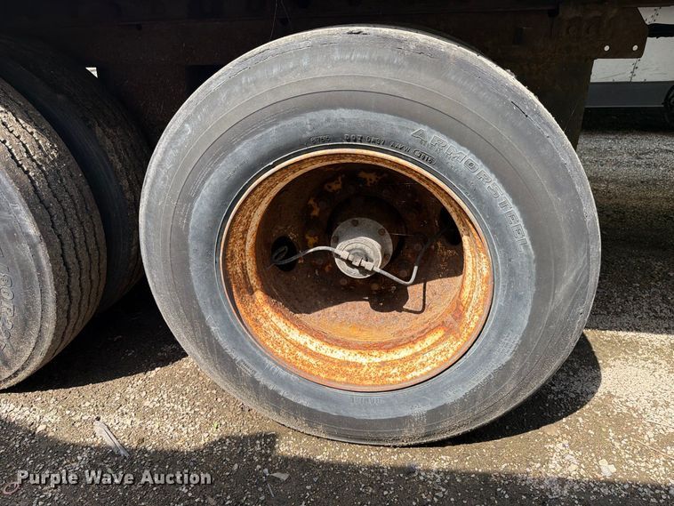 image for item YA4319 2004 Utility dry van trailer
