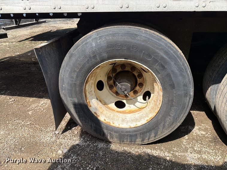image for item YA4319 2004 Utility dry van trailer