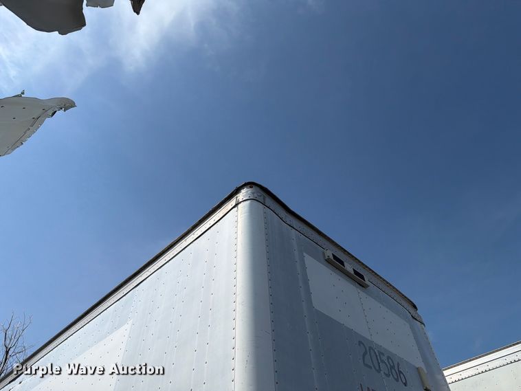 image for item YA4320 2004 Utility dry van trailer