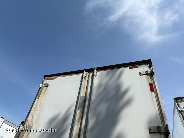image for item YA4320 2004 Utility dry van trailer