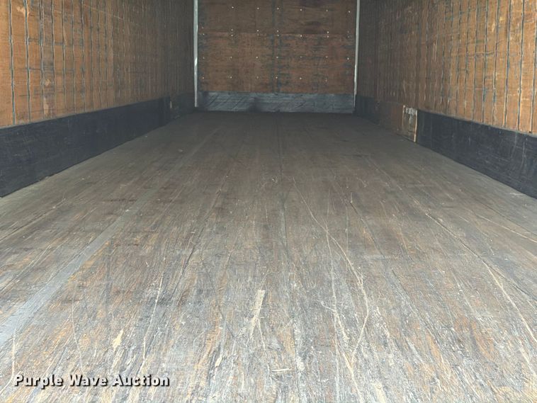 image for item YA4320 2004 Utility dry van trailer