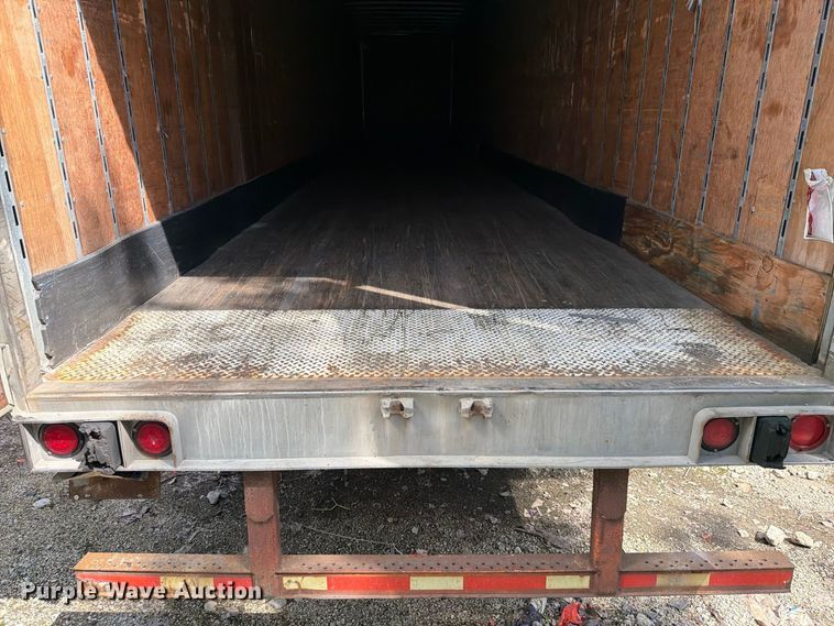 image for item YA4320 2004 Utility dry van trailer