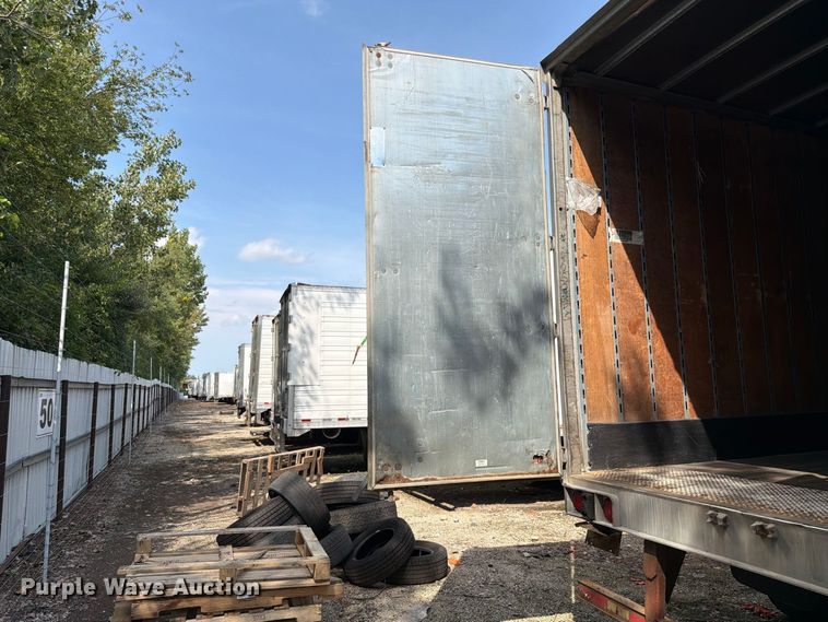 image for item YA4320 2004 Utility dry van trailer
