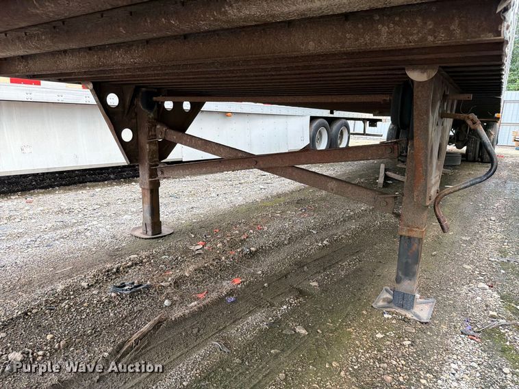 image for item YA4320 2004 Utility dry van trailer