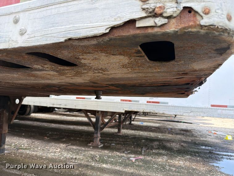 image for item YA4320 2004 Utility dry van trailer