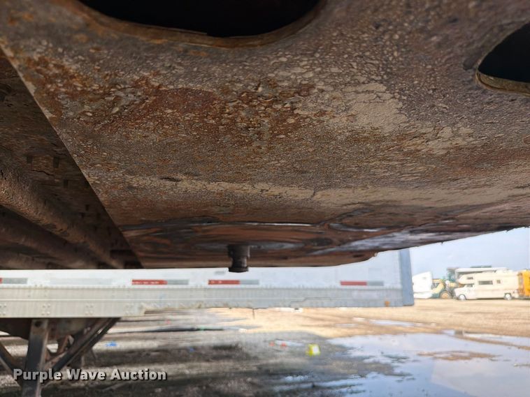 image for item YA4320 2004 Utility dry van trailer