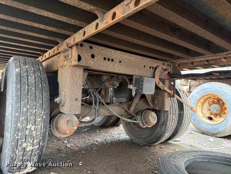 image for item YA4320 2004 Utility dry van trailer