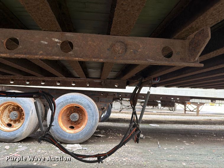 image for item YA4320 2004 Utility dry van trailer