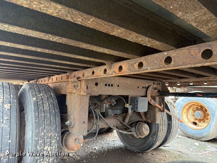image for item YA4320 2004 Utility dry van trailer