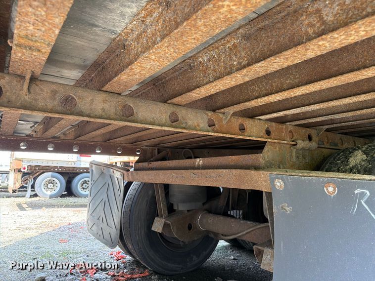 image for item YA4320 2004 Utility dry van trailer
