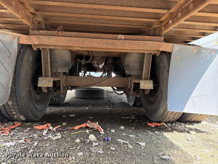 image for item YA4320 2004 Utility dry van trailer
