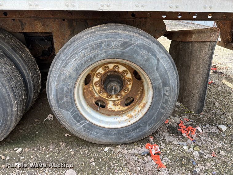image for item YA4320 2004 Utility dry van trailer