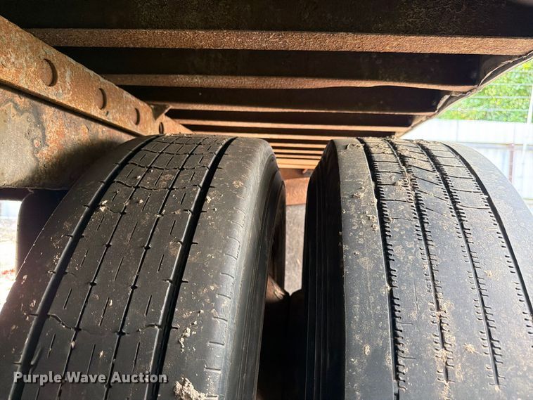 image for item YA4320 2004 Utility dry van trailer