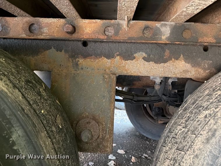 image for item YA4321 2004 Utility dry van trailer