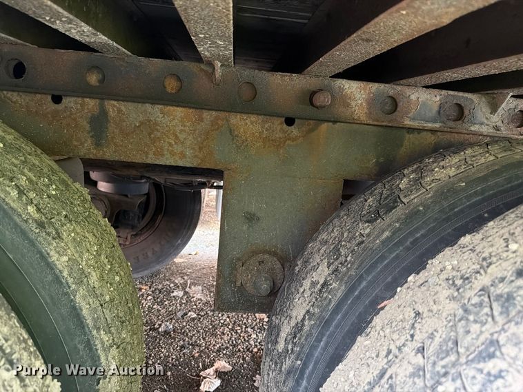 image for item YA4321 2004 Utility dry van trailer